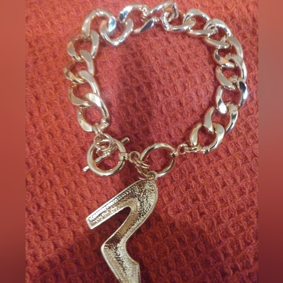 Chunky gold tone bracelet with red stone stilleto - Picture 2 of 3